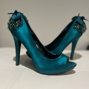 ABS Allen Schwartz satin green/teal platform pump with beaded bow on heel